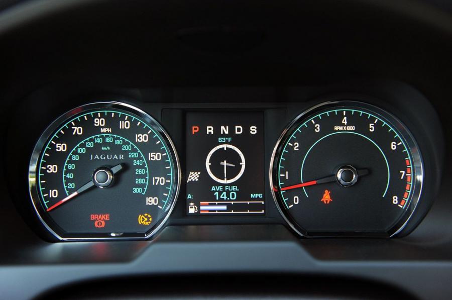  Jaguar XF Supercharged 2012 года  (фото 23 из 65)